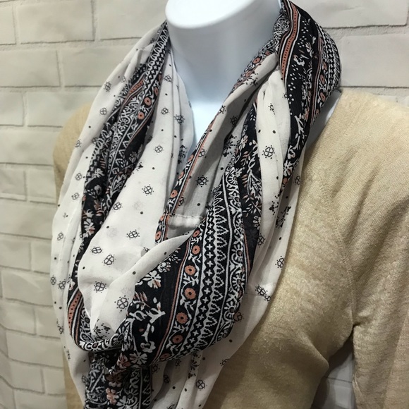 Maurices infinity scarf - Picture 4 of 8